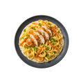 Bandnudeln in Pfefferrahmsauce mit Hähnchenbrust und Karotten